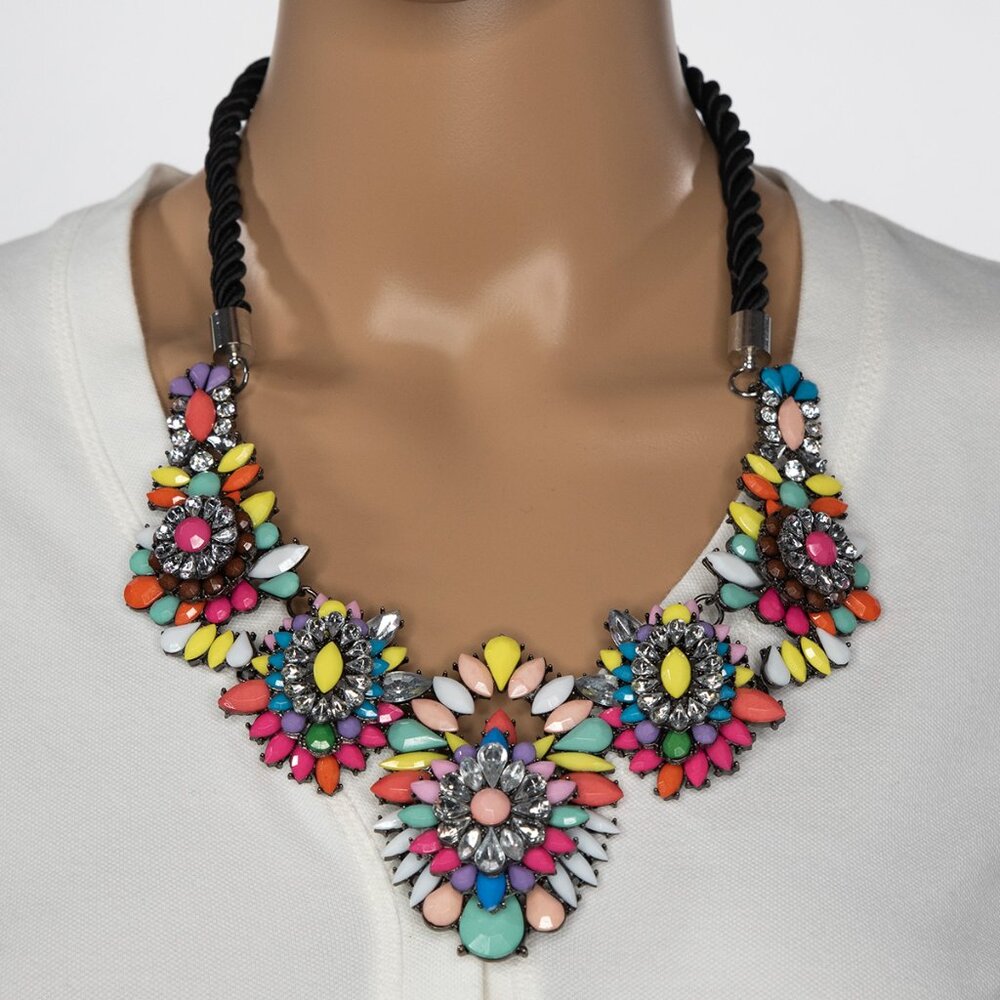 Jerollin Chunky Bubble Pendant Necklace Rhinestone Floral Design Statement Piece
